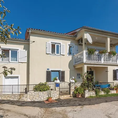 2 Bedroom Lovely In Nedescina
