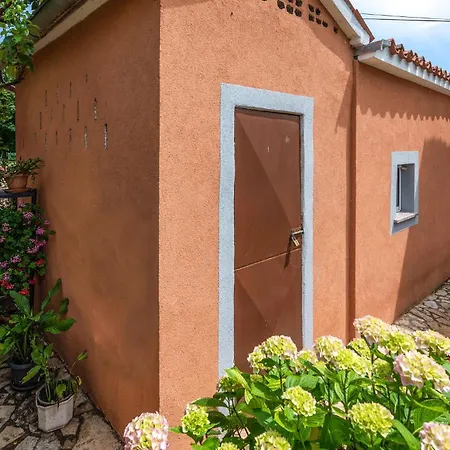 Апартаменты 2 Bedroom Lovely In Nedescina