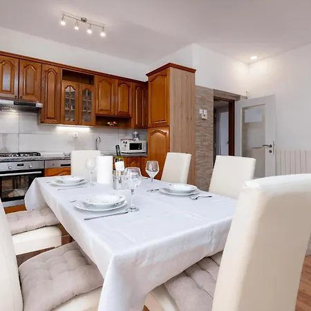 2 Bedroom Lovely In Nedeščina