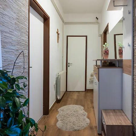 2 Bedroom Lovely In * Nedescina