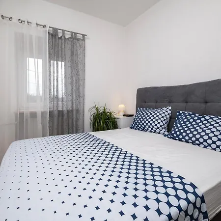 2 Bedroom Lovely In Nedeščina
