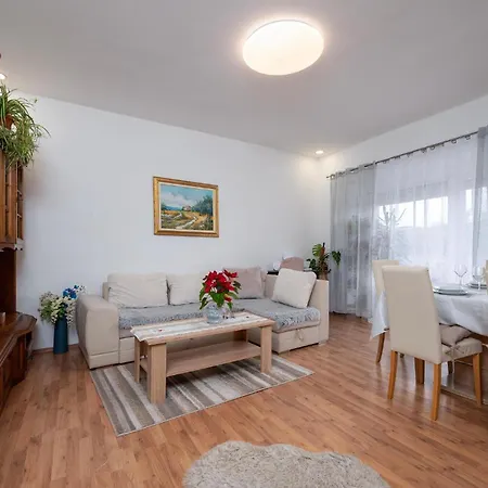 2 Bedroom Lovely In