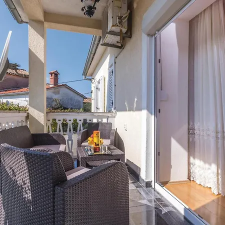 2 Bedroom Lovely In Apartamento Nedeščina