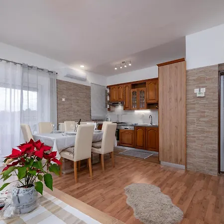 2 Bedroom Gorgeous In * Nedeščina